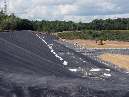 ژئوممبران HDPE با مقاومت کششی بالا ≥15MPa استحکام پارگی ≥25KN/m