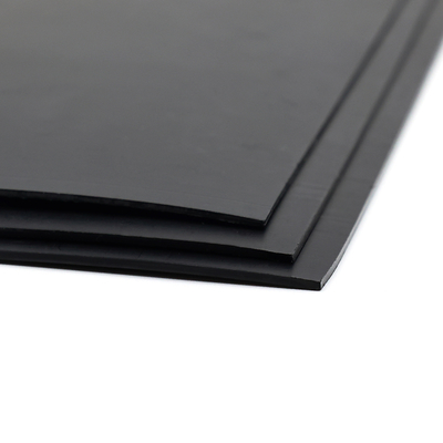 پوشش ژئوممبران HDPE با مقاومت کششی 15 مگا پاسکال با محتوای 2.0 تا 3.0 درصد کربن سیاه