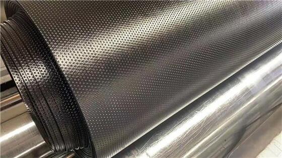 ژئوممبران HDPE با استحکام کششی ≥15MPa، عرض 1 تا 12 متر، شاخص اکسیژن ≥30 درصد، غشای ضد آب بادوام