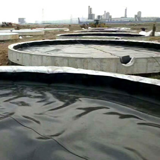 لاینر ژئوممبران HDPE مقاوم در برابر سوراخ برای سد ضد نشت بادوام در کاربردهای کشاورزی و صنعتی